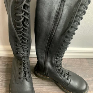 Dr Martens 20 hål st 36 - Mycket fina endast använda 1 gång 