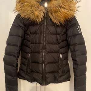 RockAndBlue jacka - Jacka i väldigt fint skick. Säljer den eftersom jag köpt en ny vinterjacka och inte har användning av den längre. 