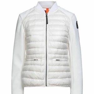 Parajumper cardigan - Köpt 2021 och har använts 3 gånger. Original pris är 2600 kroner. Såklart äkta och har kvar alla lappar och allt går o scanna. Behövs tvättas därför den säljs billigt annars inga fel med den:). Köpare betalar frakt