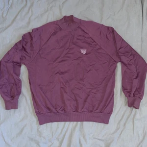 Tröja - Tröjan har halvpolo och är ifrån Junkyard. Den är använd men inga skador på plagget storleken är S