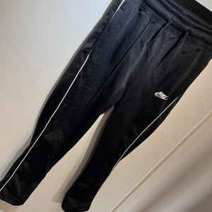 Nike Icon crew pants - Svarta Nike crewbyxor. Oanvända