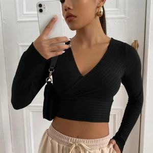 Svart långärmad  - Svart tröja från shein aldrig andvänd, storlek xl. Tar endast swish ;)