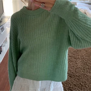 Stickad tröja - Stickad tröja grön från hm , fin skick dock lite nopprig