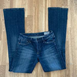 Nästan oanvända ”Crocker jeans” från JC Low waist W:27 L33 ”REP BOOT” fit