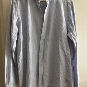 Skjorta  - Inte använd mycket, fin herrskjorta. 