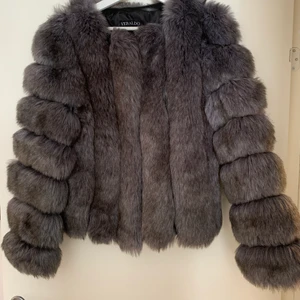 Pälsjacka  - Aldrig använt jackan. Storlek M 