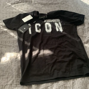 Äkta Icon Dsquared2 t-shirt storlek S helt ny inte använd kvitto  - 10/10 skick 