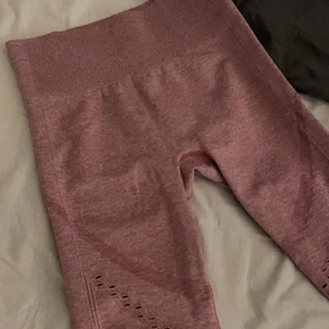 Träningstights  - Träningstights från BLACC i storlek XS/S. Använda 2 gånger, säljer för 150kr + 66kr frakt 💕