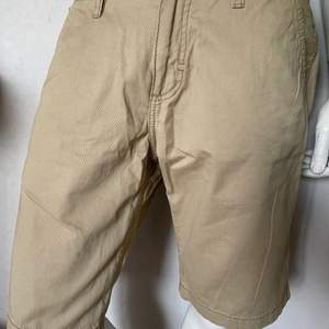 Nya Esprit herr shorts i beige Strl 32 model Rock No 36 pris i handeln 399:- Obs Beige färg