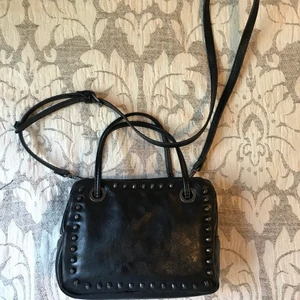 Väska - Väska från Zara med silver detaljer