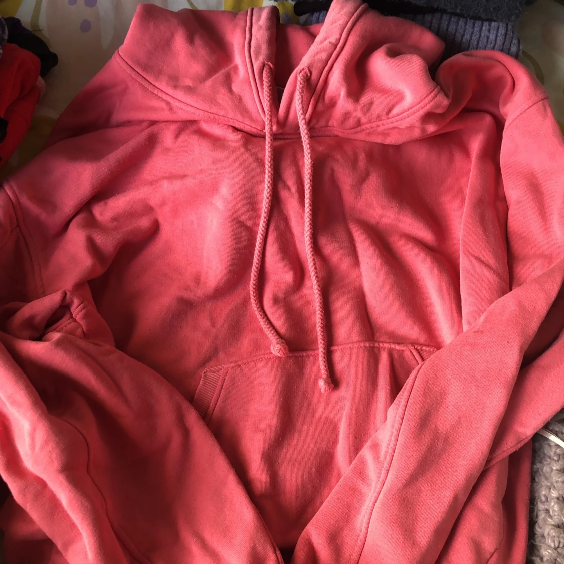 Mysig hoodie frĂ„n Weekdayđ