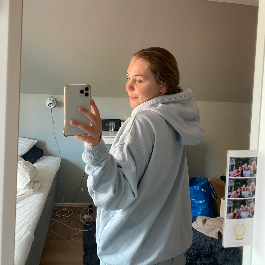 Ljusblå hoodie weekday storlek xs  - 90