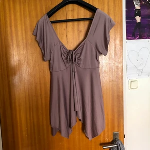 Nuderosa tröja  - Jag har använt denna ungefär 2 gånger. Väldigt skönt materialet och luftig. Den är dock lite stor i storleken.