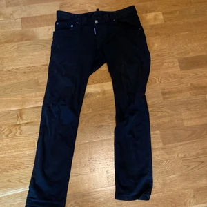 Dsquared2 jeans - Dsquared2 jeans storlek 16y  Bra skick  Jag har inte använt dem så mycket för att dem är för stora för mig  Pris kan diskuteras 