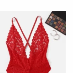 Body  - Helt ny röd  snygg body