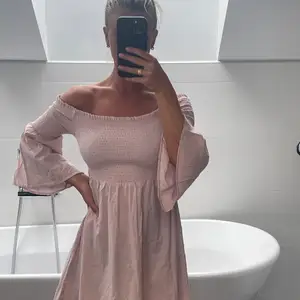 Supersöt klänning, gammaldags rosa använd 2 gånger