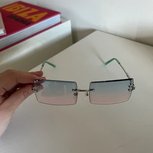 Turkos blåa glasögon  - I färgen turkos , använda 1 gång.