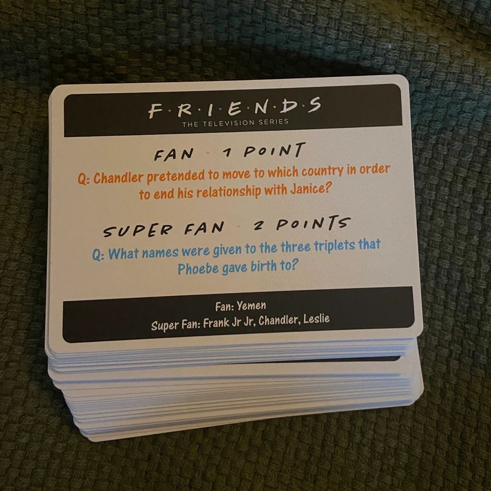 friends spel från urbanoutfitters! alla korten finns kvar o är aldrig användt! <3 (+frakt). Övrigt.