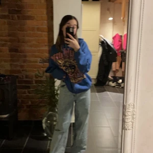 Blå tröja  - Frakt 30kr. Original pris: 300kr, köpt på H&M