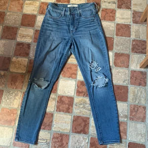 Hollister jeans W26  - Slitna hollister jeans med waist 26
