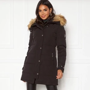 Hollies jacka subway - Jackan är i modellen Subway från Hollies. Säljer den då den har blivit för liten för mig, väldigt bra skick! Storlek 32/xxs.   Jag köpte den i december 2018 för 4 199 kr och säljer den nu för 2000 kr. Köparen står för frakt. 