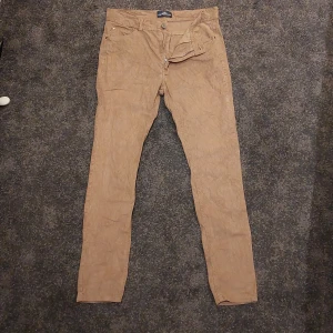 Hampton Republic manchester byxor  - Beigea Hampton Republic manchester byxor i fint skick (inga synliga skador).