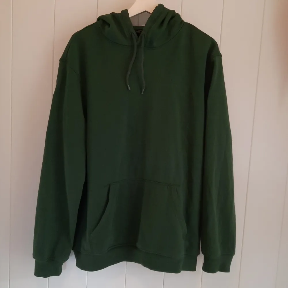 Grön hoodie från H&M storlek large relaxed fit. Hoodies.