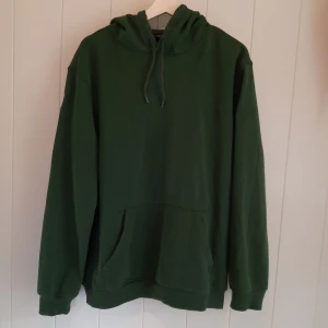 Grön hoodie H&M  - Grön hoodie från H&M storlek large relaxed fit