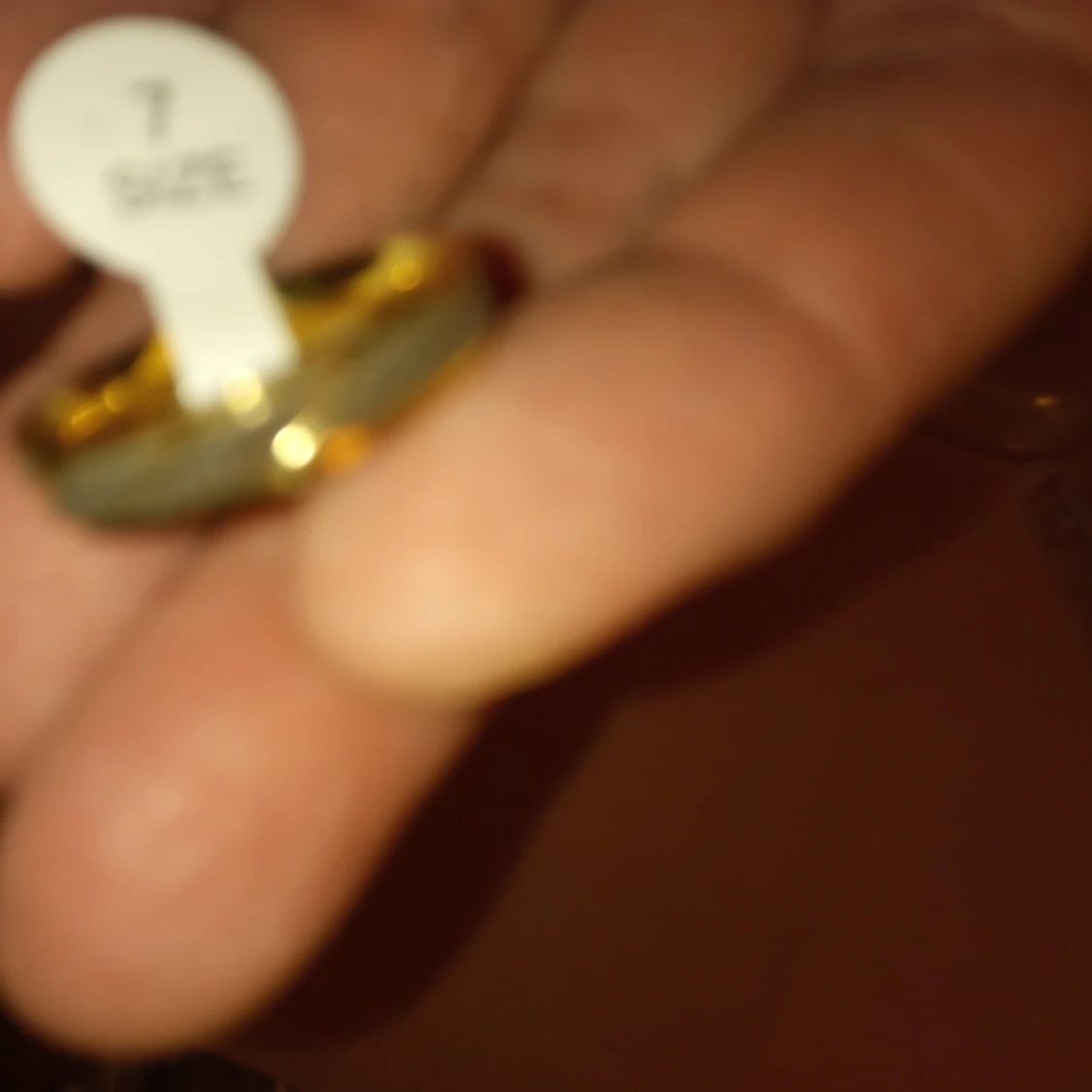 Guldfärgad ring med Titan stål stl 7 . - 90