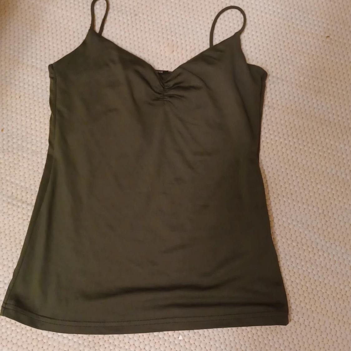 Mörk Grönt linne xs från ginatricot