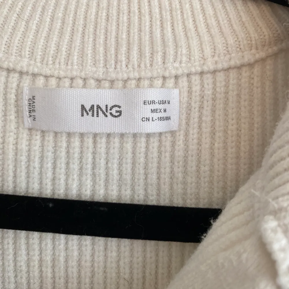 Säljer denna underbara tröjan som passar till allt💕💕. Tröjor & Koftor.