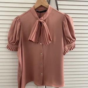 Blus från zara - Helt oanvänd rosa blus från zara!  
