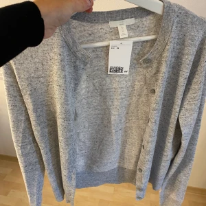 Grå kofta - Helt oanvänd söt mesh grå kofta från HM