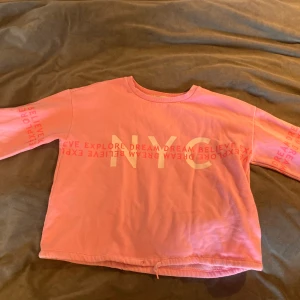 NYC sweatshirt  - Sweatshirt med NYC tryck, magtröja, lite använd.