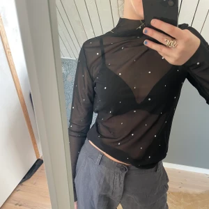 Meshtopp med diamanter  - Superfin topp, knappt använd💕