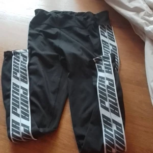 Puma tajts - Dom här puma tajtsen använder jag inte längre men har använt ungefär 3 gånger, dom är väldigt bekväma att träna i.