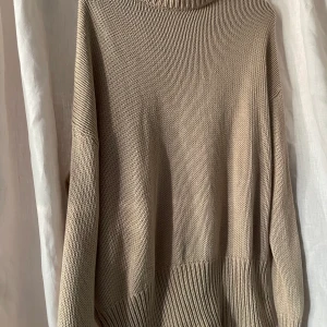 Stickad tröja - Stickad fin beige tröja