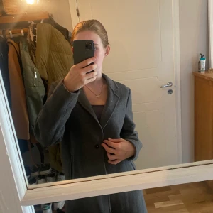 Grå Kappa  - Storlek S från Zara 