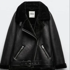 Trendig bikerjacka  - Säljer min jacka från costes rebel då jag inte använder den längre. Använd bara ett fåtal gånger!🥰(lånade bilder)  För fler bilder på jackan skriv privat🥰