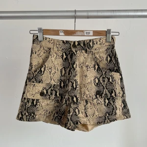 Cargo shorts  - Cargo shorts snake print 