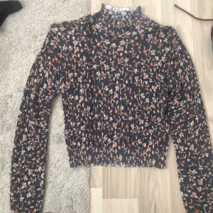 Tröja - Så vacker tröja från Zara, tyvärr helt oanvänd 