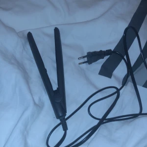 Liten - Köpte för 300 säljer för 150 använd en gång funkar bra säljer pågrund av att ja inte använder den skriv privat för fler bilder/info💕