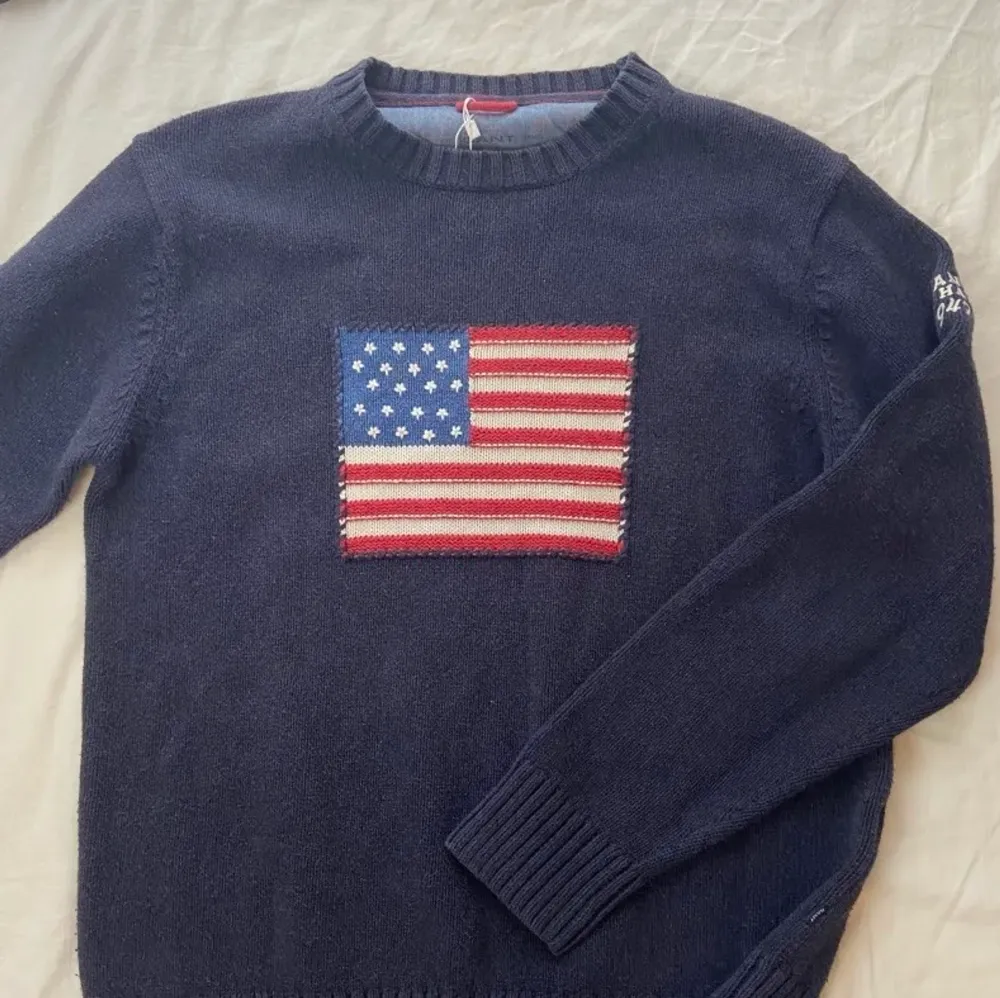 Säljer min gant tröja med amerikanska flaggan, storlek M (jag har xs)🤎Fint skick! Hämtas i slussen eller postas. Köp nu är på :). Stickat.