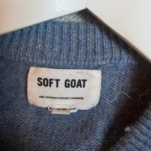 Soft goat casmere tröja - Den är blå i storleken xs men är väldigt stor i storleken är knappt använd pga att den är för stor