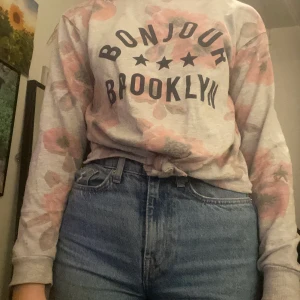 En vanlig tröja! - Den här tröjan är lite för liten men den är ganska fin, han inte använt den så mycket!😊