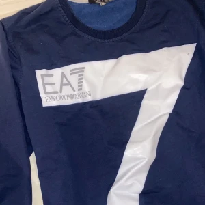 Armani tröja - Armani tröja. Kommer inte till användning. Storlek L sitter mer som M 