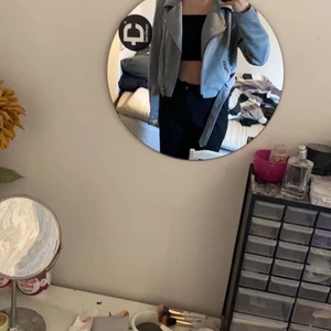 Jacka från zara storlek L - Snygg pass form använd Max 4ggr 