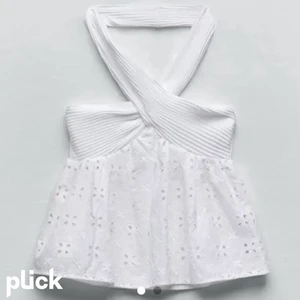 Zara Tröja  - Säljer denna tröja som jag köpte från Zara i Paris💗 Har använt den typ 2-3 gånger och den är i jättefint skick!