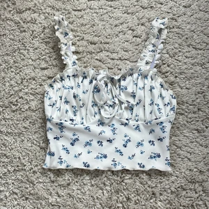 Topp - Säljer denna för att den aldrig kommer till användning 💗