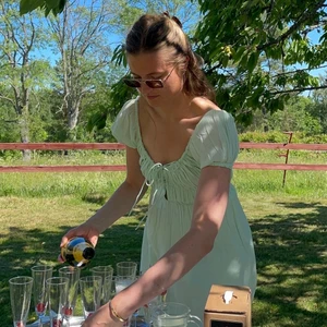 BIANCA GRÖN KLÄNNING - säljer denna klänning ifrån biancas kollektioner Nelly💚 så så Fin,  storlek 38/M❤️ Endast använd en gång! Så som ny☀️